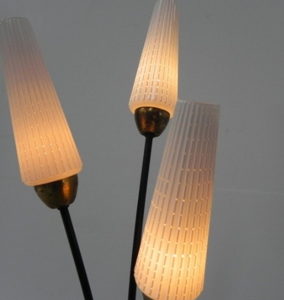 Image 1 of Vloerlamp met 3 glazen kappen