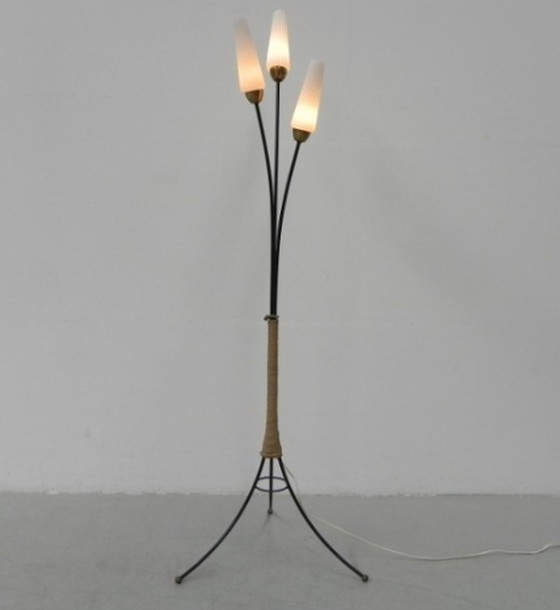 Image 1 of Vloerlamp met 3 glazen kappen