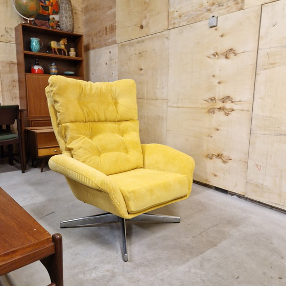 Image 1 of Ribstof Vintage Draaifauteuil Opnieuw Bekleed