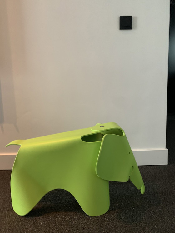 Image 1 of Vitra Eames Elephant Kinderstoel Large Model