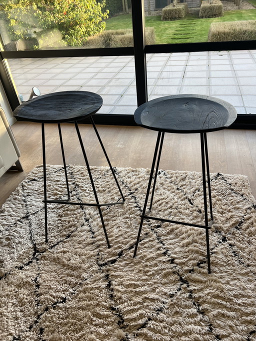 2x One World Barstoelen Zwart. Gietijzeren Onderstel Met Houten Zitvlak