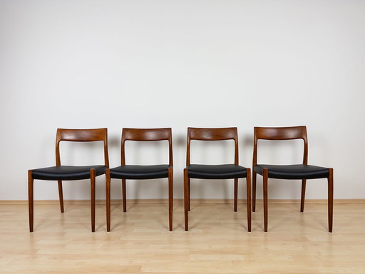 4X Niels Otto Møller vintage teakhouten eetkamerstoelen