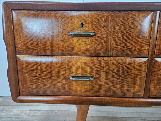 Image 1 of Mid Century 1960S Noten dressoir met zes laden en glazen blad