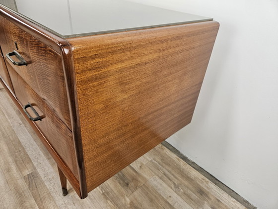 Image 1 of Mid Century 1960S Noten dressoir met zes laden en glazen blad