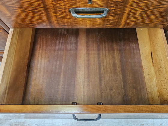 Image 1 of Mid Century 1960S Noten dressoir met zes laden en glazen blad