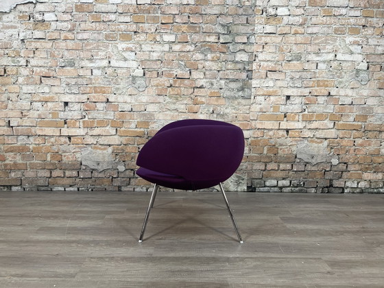 Image 1 of Artifort Pinq Lounge paars fauteuil