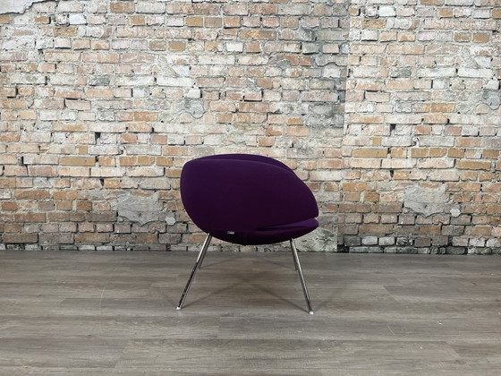 Image 1 of Artifort Pinq Lounge paars fauteuil