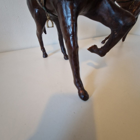 Image 1 of Set 2 Vintage Leren Paarden Beelden