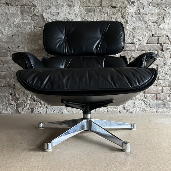 Image 1 of Eames Lounge Stoel