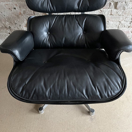 Image 1 of Eames Lounge Stoel