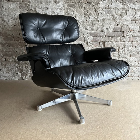 Image 1 of Eames Lounge Stoel