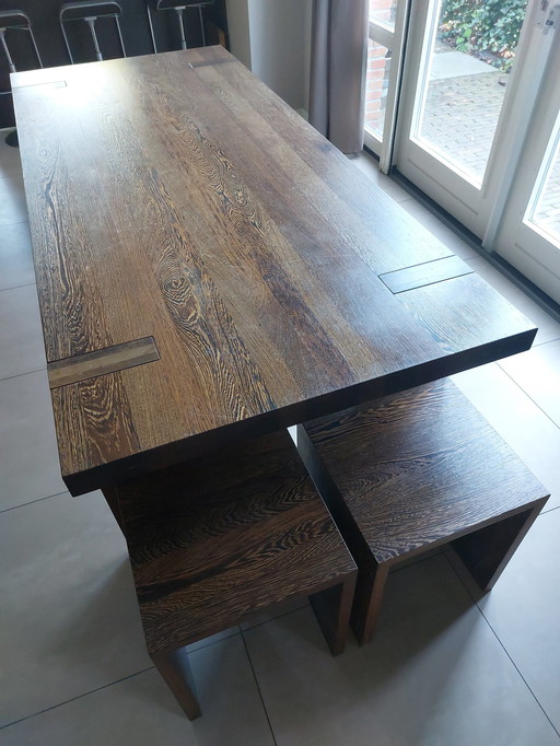 Michel Seuren Massief Wenge. eettafel, bankje en krukjes