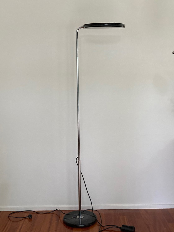 Image 1 of Vloerlamp Mezzaluna - Italiaans Design Bruno Gecchelin 1975