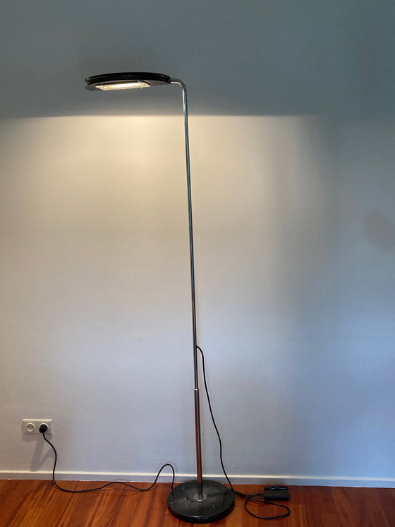 Image 1 of Vloerlamp Mezzaluna - Italiaans Design Bruno Gecchelin 1975