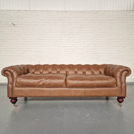 Image 1 of Ingleton 3-Zits Classic Chesterfield Bank – Vintage Bruin, Leer