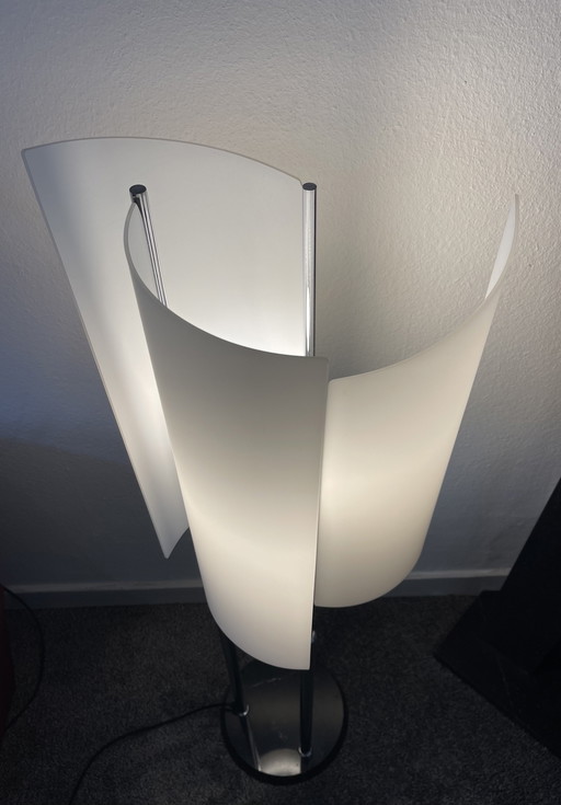 Oluce Type Arianna Vloerlamp By Bruno Gecchelin.