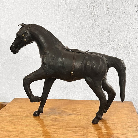 Image 1 of Vintage paardenfiguur van leer en papier