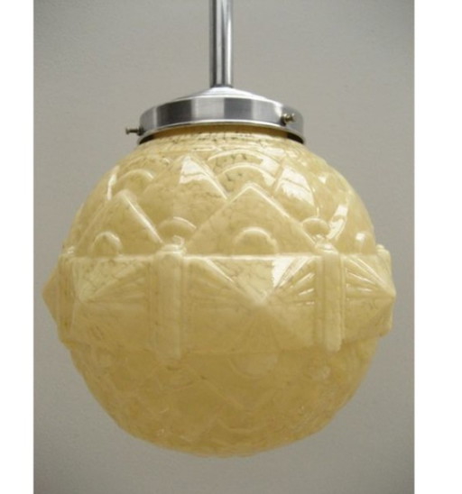 Art Deco hanglamp met glazen "diamant" bol, lengte 54 cm