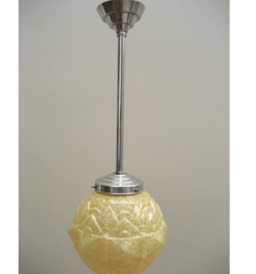 Art Deco hanglamp met glazen "diamant" bol, lengte 54 cm