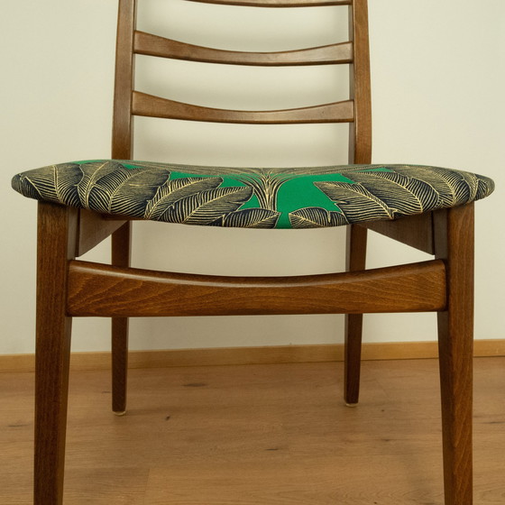 Image 1 of 2 stoelen van Welzel, teak, groene bekleding met palmpatroon, jaren 1960