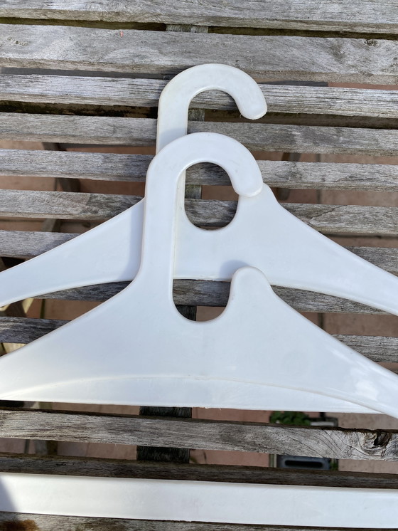 Image 1 of Space Age 60S/70S Klerenhangers 2 Stuks Wit 