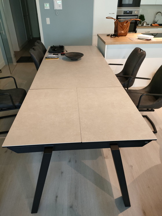 Image 1 of Moderne eettafel met keramisch blad