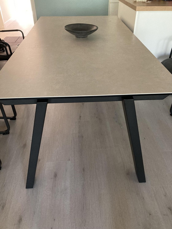 Image 1 of Moderne eettafel met keramisch blad