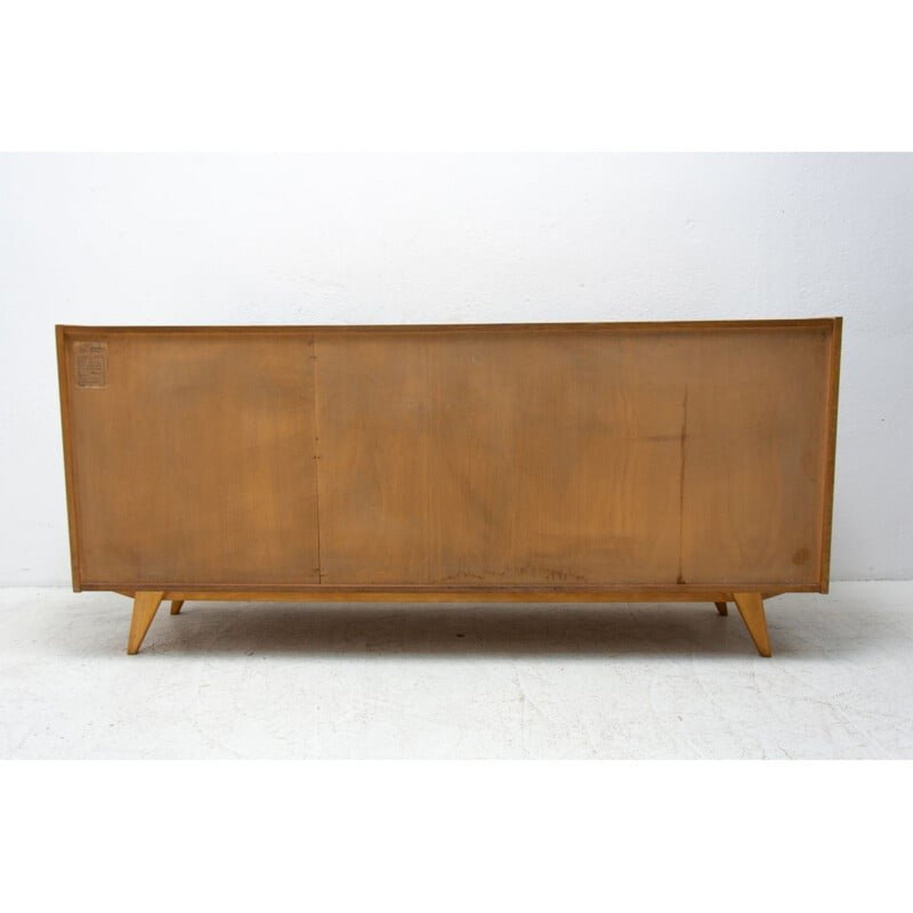 Vintage beukenhouten dressoir, modernistisch U-460 door Jiří