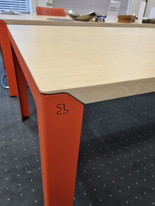 2x Leolux vergadertafel