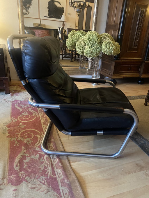 Jan Des Bouvries Design Buisframe Fauteuil En Zwart Leren Kussens. 70-Er Jaren 20E Eeuw