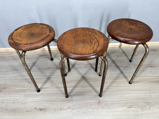 Image 1 of Drie Industriële Krukken