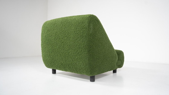 Image 1 of Hedendaags paar fauteuils met voetenbank, groene bekleding, Italië