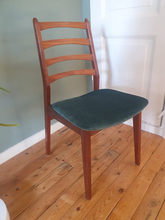 Image 1 of Deense Vintage Stoel. Hout. Opnieuw Bekleed.