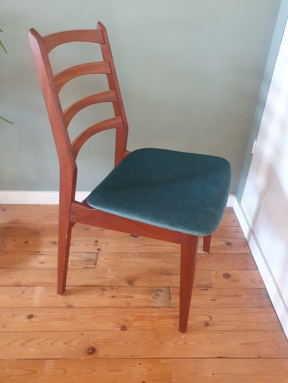 Image 1 of Deense Vintage Stoel. Hout. Opnieuw Bekleed.