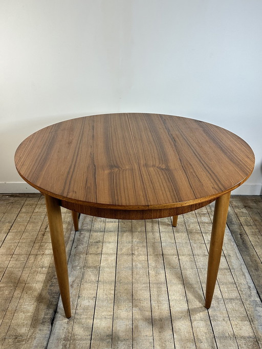 Scandinavische ronde teak tafel met vlinderblad 1960'S