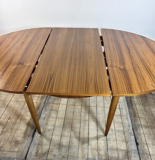 Scandinavische ronde teak tafel met vlinderblad 1960'S