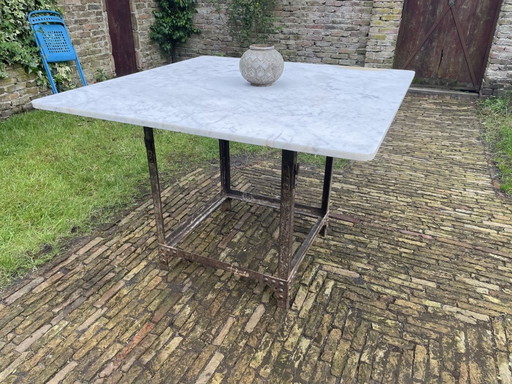 Tafel Tuintafel Met Marmer En Ijzeren Onderstel Industrieel Stoer Frans