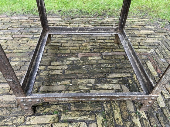 Image 1 of Tafel Tuintafel Met Marmer En Ijzeren Onderstel Industrieel Stoer Frans