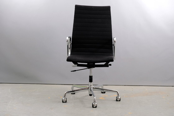 Image 1 of Mid Century aluminium EA-119 draaistoel van Charles & Ray Eames voor Vitra