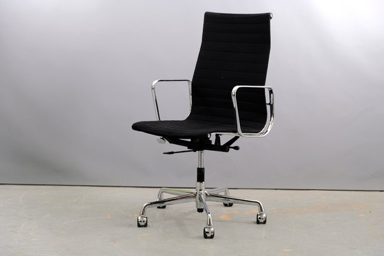 Image 1 of Mid Century aluminium EA-119 draaistoel van Charles & Ray Eames voor Vitra