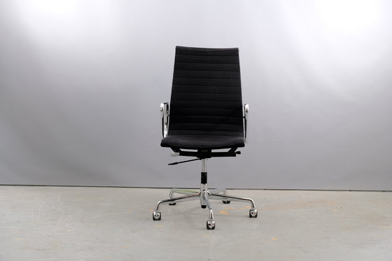 Image 1 of Mid Century aluminium EA-119 draaistoel van Charles & Ray Eames voor Vitra