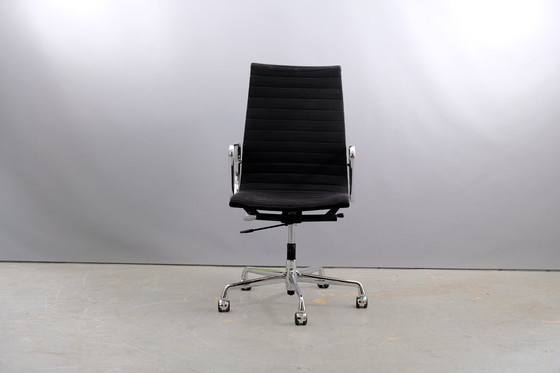 Image 1 of Mid Century aluminium EA-119 draaistoel van Charles & Ray Eames voor Vitra