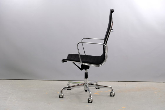 Image 1 of Mid Century aluminium EA-119 draaistoel van Charles & Ray Eames voor Vitra