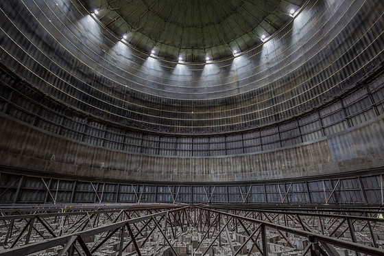 Image 1 of Jef Peeters - Verlaten Gasometer