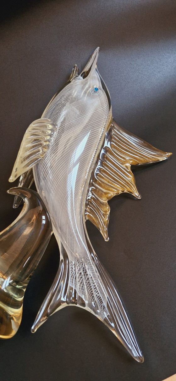 Image 1 of Mid Century Murano glas Filigrana zwaardvis met gouden bladeren