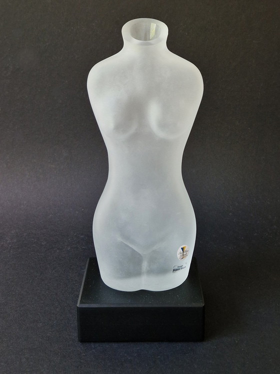 Image 1 of Sea Glasbruk - Vrouwelijk Torso By Renate Stock Op Houten Sokkel