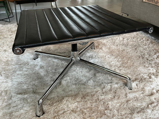 Vitra Eames 125 Hocker  Zwart Leder