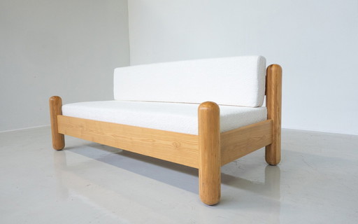 Mid Century Moderne Italiaanse Sofa, Hout en Witte Boucle Stof, 1970S