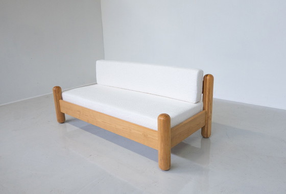 Image 1 of Mid Century Moderne Italiaanse Sofa, Hout en Witte Boucle Stof, 1970S