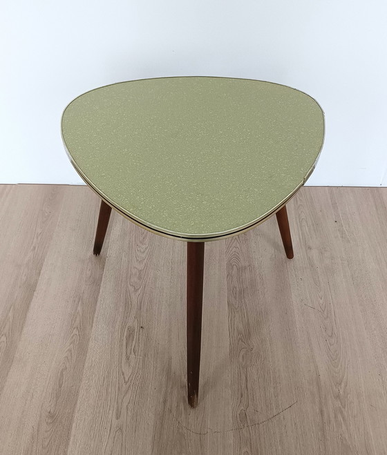 Image 1 of Vijftiger jaren bijzettafel met groen formica bovenblad